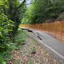 La porzione di strada di via Monte Madonna franata a causa delle abbondanti piogge