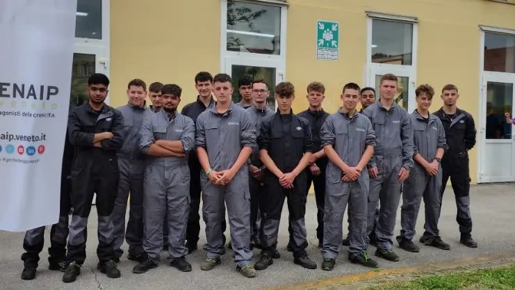 Gli studenti dell'Enaip durante il corso di formazione della Toyota Tech school