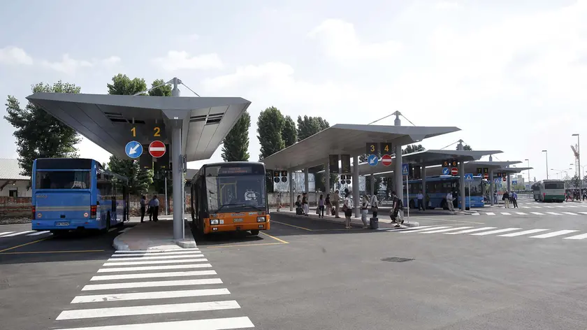 Mezzi di BusItalia al terminal di via della Pace