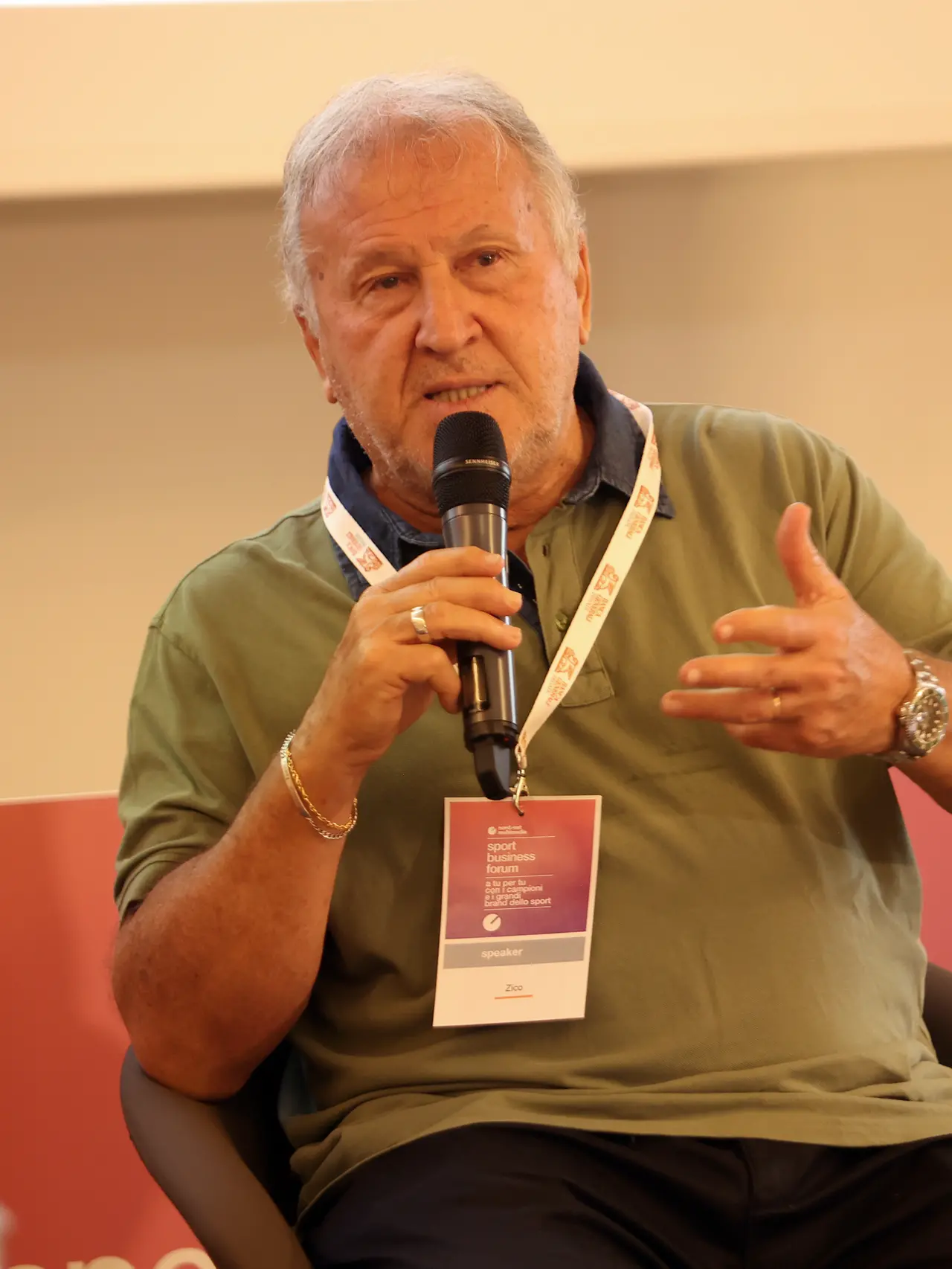 Zico sul palco dello Sport Business Forum a Treviso