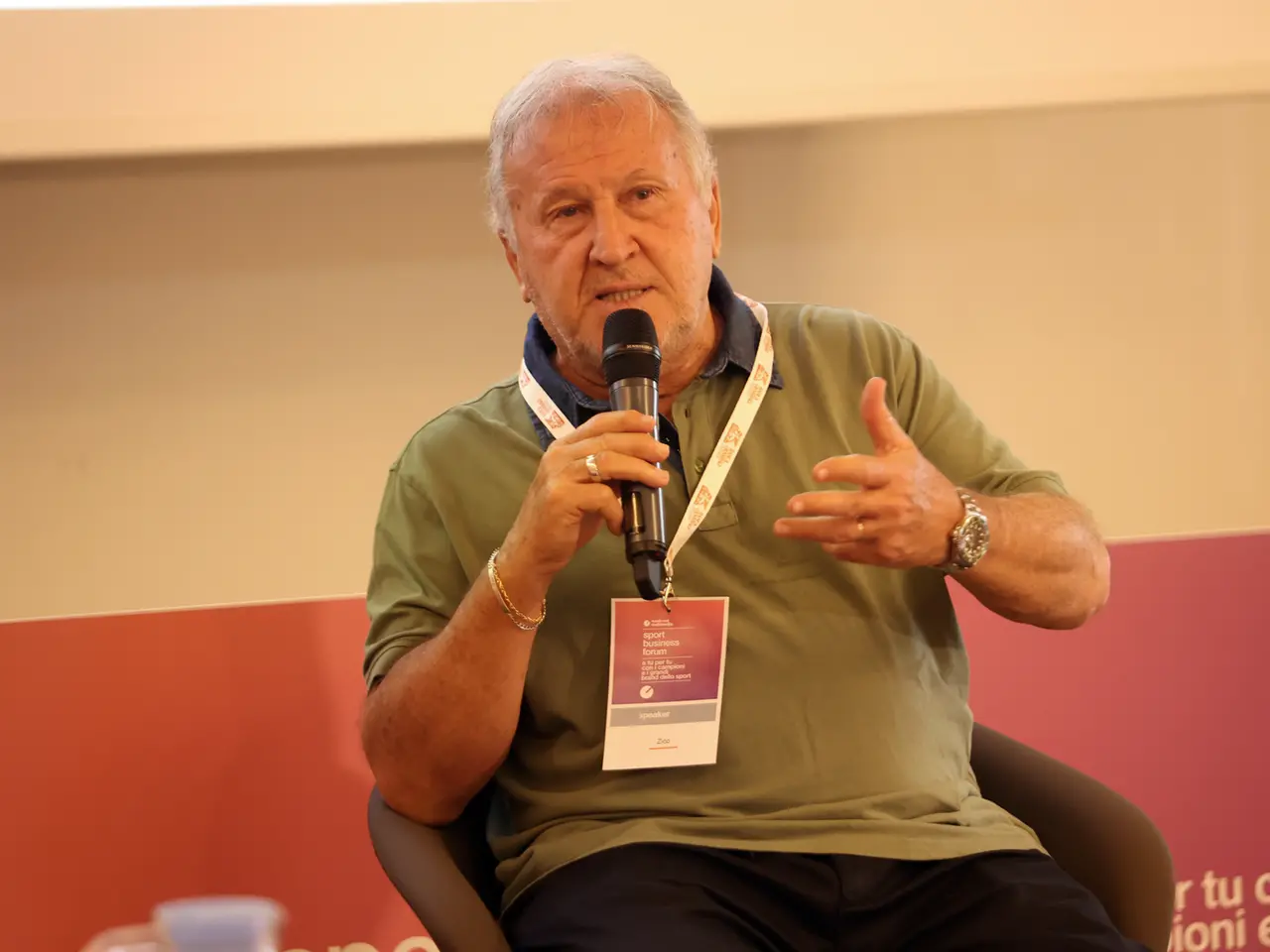 Zico sul palco dello Sport Business Forum a Treviso