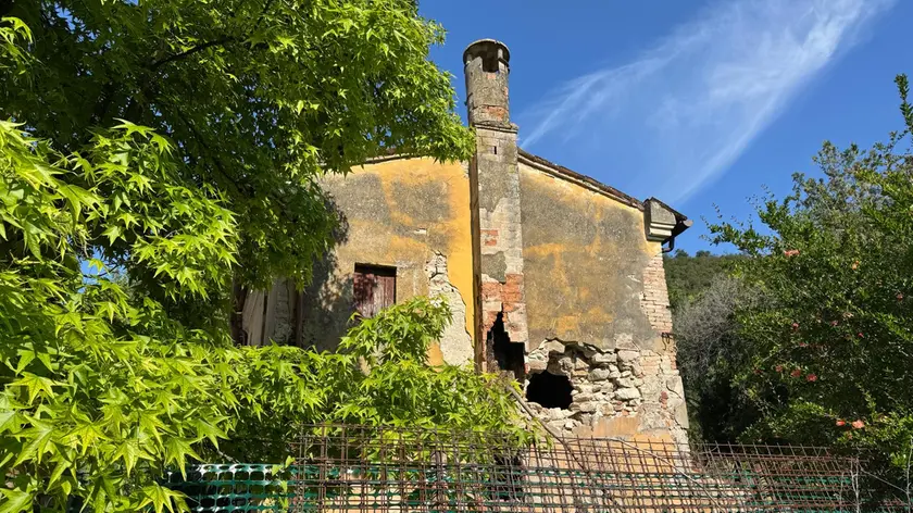 I segni di cedimento del monastero-casa religiosa a Monteortone