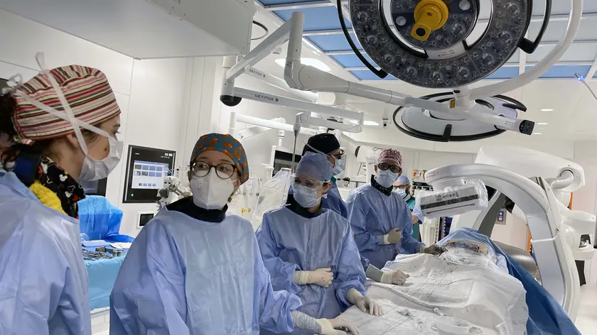 Specializzandi in sala operatoria: Padova guida la formazione mondiale in chirurgia vascolare