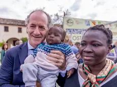 Dalla Sierra Leone all'ospedale di Padova. Luca Zaia con il piccolo Imran