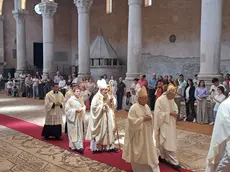 L'ingresso del cardinale Parolin in basilica ad Aquileia
