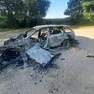 Quel che resta della Mercedes data alle fiamme