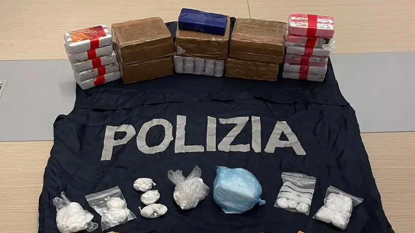 Parte della droga sequestrata nel garage