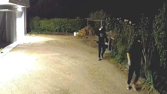 I ladri ripresi dalle telecamere di sorveglianza