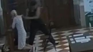 Lo scippatore incastrato in chiesa dalle telecamere
