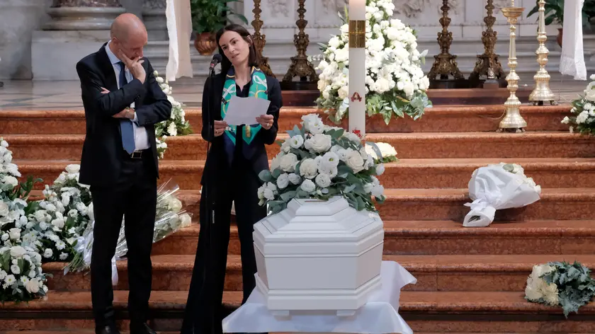 Jacopo Silva e Giulia Binotto nella basilica del Carmine hanno raccontato al termine della cerimonia la loro vita con Andrea (foto Bianchi)
