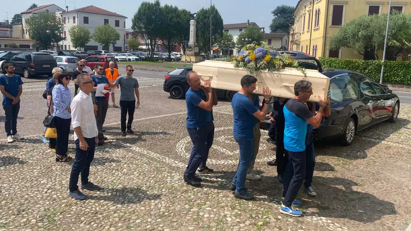 Un momento del funerale
