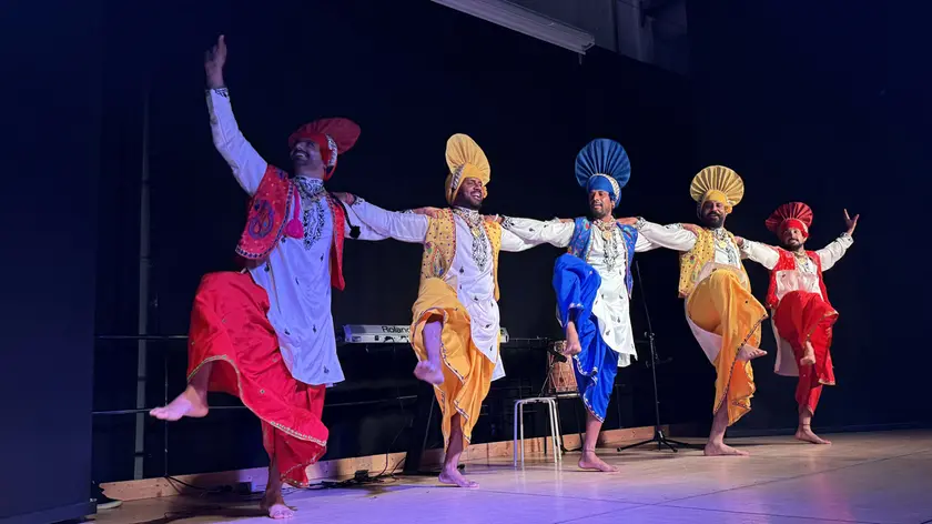 Bollywood, un momento dello spettacolo all'Arcella