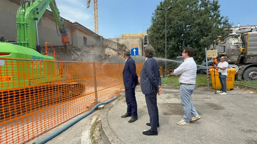 Il primo colpo di benna all'ex Configliachi di Padova