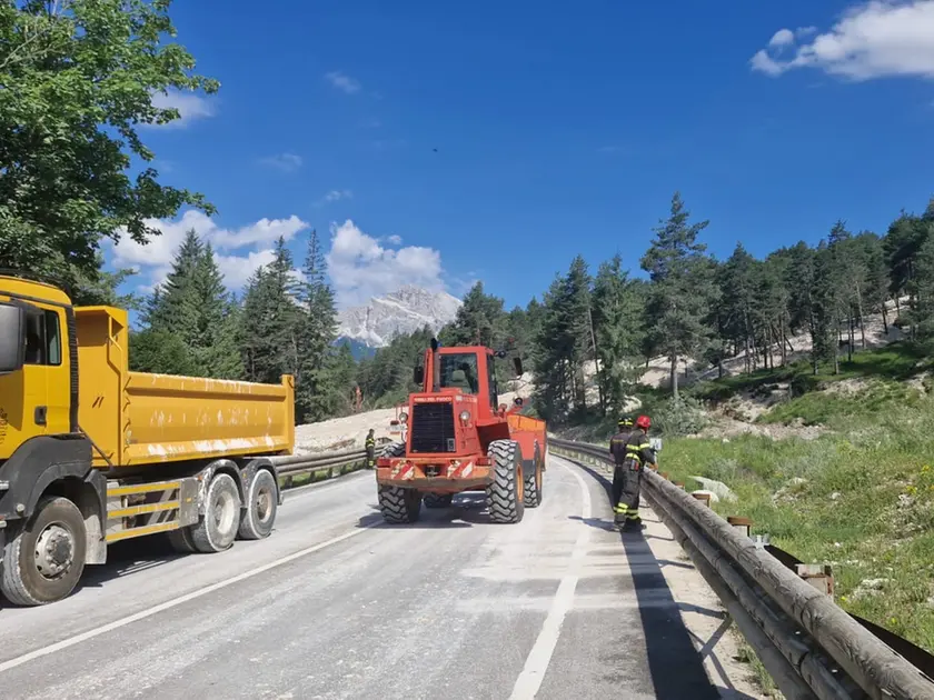 La frana sulla Alemagna a San Vito di Cadore è stata in parte rimossa