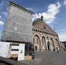 La statua del Gattamelata coperta dalle impalcature in piazza del Santo (foto Bianchi)