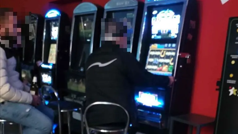 Giocatori sorpresi nella sala slot a Reschigliano