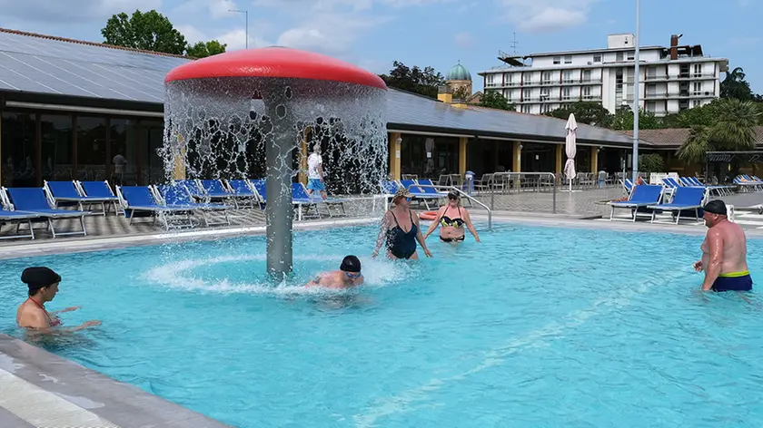 Una piscina termale: presenze in calo