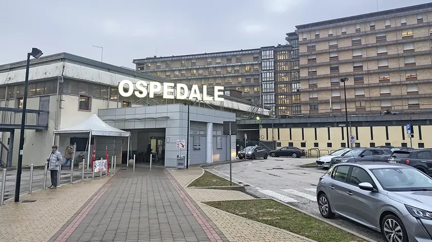 L’ingresso del Pronto soccorso dell’ospedale di Camposampiero dove si è presentato il ristoratore