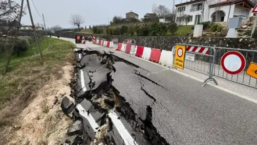 La strada franata il località Costigliola