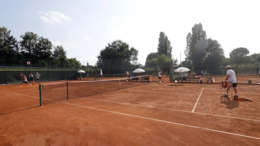 Una partita al Tennis club Canottieri