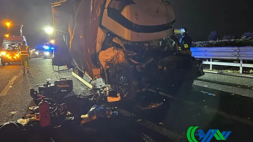 Uno dei mezzi coinvolti nell'incidente in A4