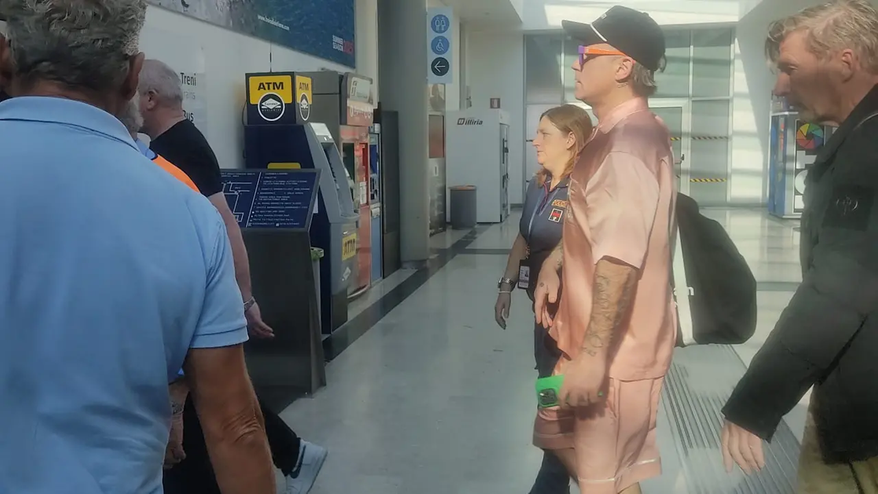 Robbie Williams all'aeroporto di Ronchi