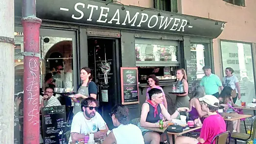 Il bar Steampower in piazza delle Erbe a Padova