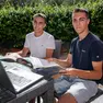 I gemelli Ceretta nel giardino di casa, a sinistra Riccardo e a destra Matteo (foto Zangirolami)