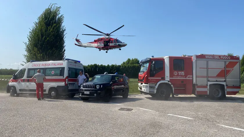 I mezzi coinvolti nel recupero della salma dal Brenta