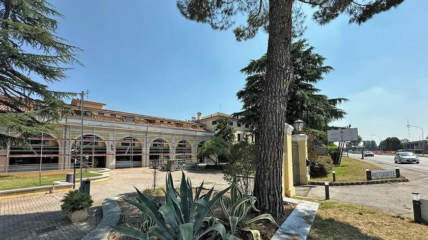 I lavori di riqualificazione all’ex hotel El Rustego di Rubano (foto Piran)