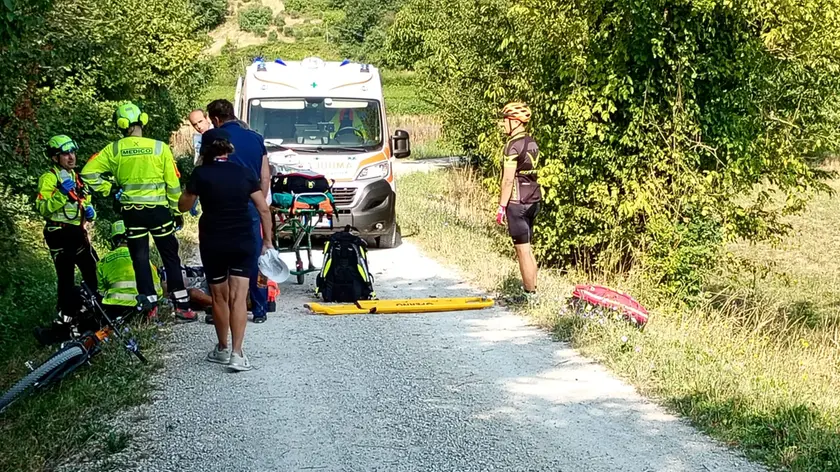 I soccorsi all’escursionista punto da un calabrone