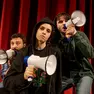 "Insulti al pubblico"