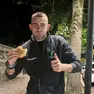 Il giovane Artiom prima di partire per l'Ucraina