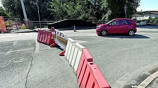 La corsia riaperta su via Ariosto