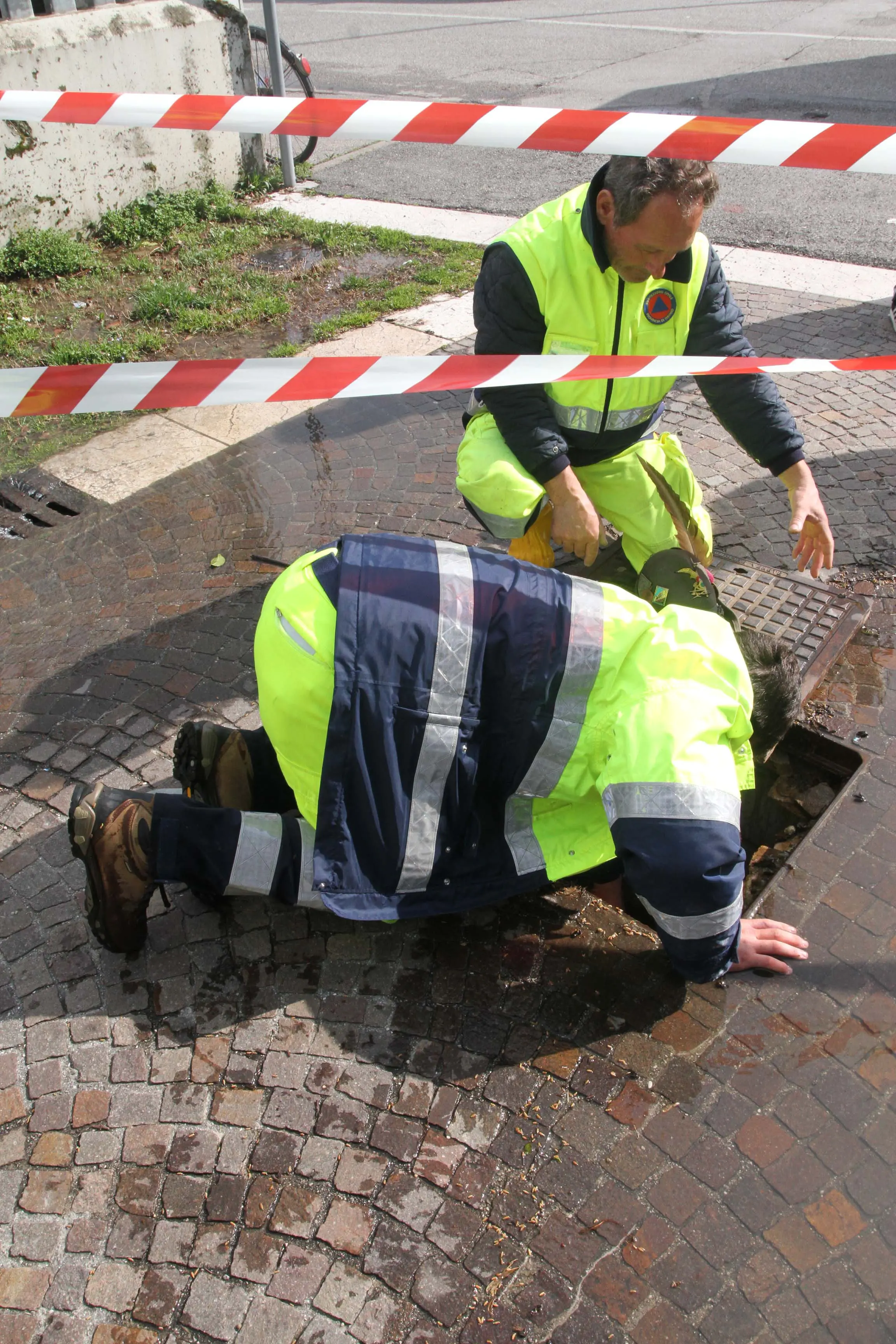 La pulizia dei tombini a Padova