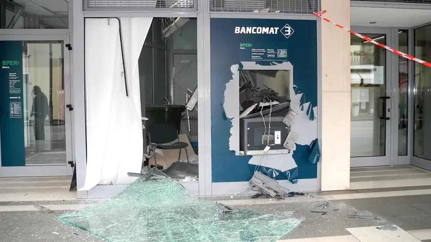 Uno dei bancomat assaltati dalla banda