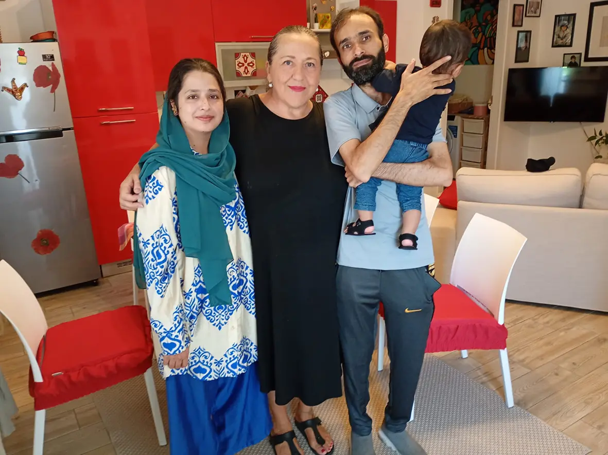 Nadia Badalon con mamma Zainab, papà Nawaz Arslan e il piccolo salvato