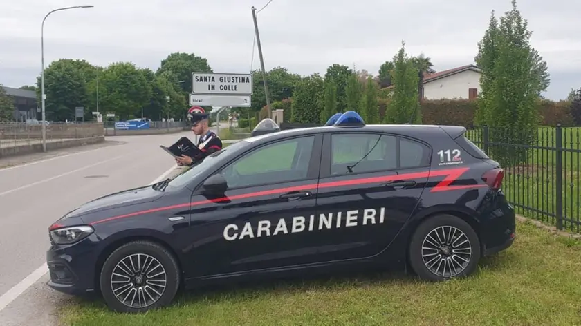 Minaccia barista con un coltello durante la sagra