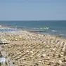 La spiaggia di Jesolo dove saranno istituite zone rosse per la sicurezza dei bagnanti