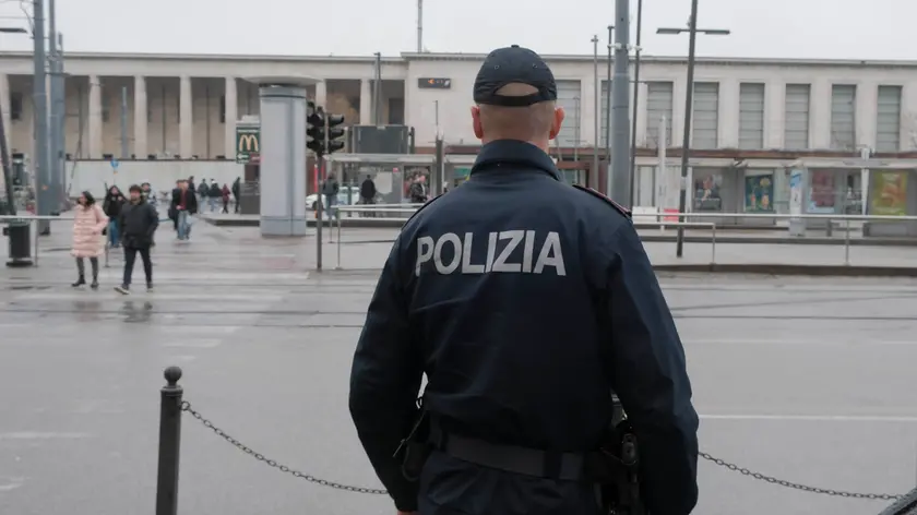 Poliziotti aggrediti in stazione a Padova