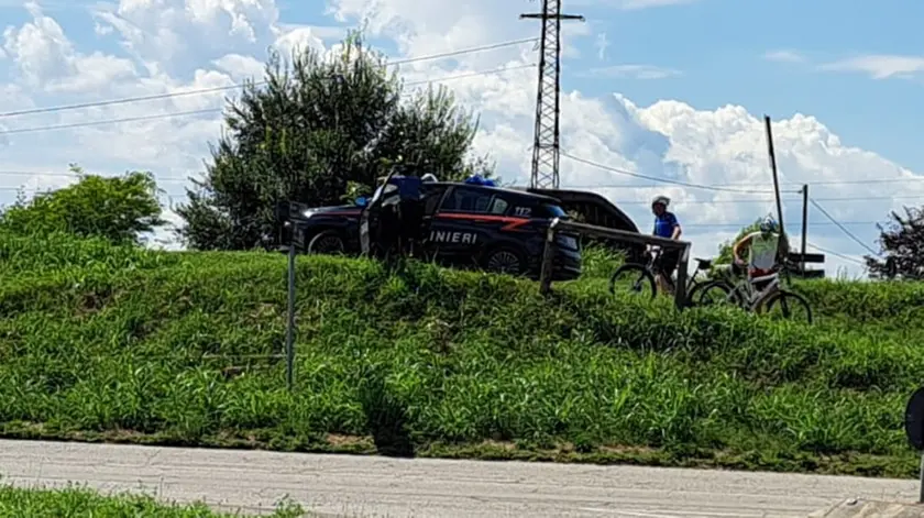 I carabinieri sul luogo del ritrovamento dell'ordigno bellico a Cadoneghe