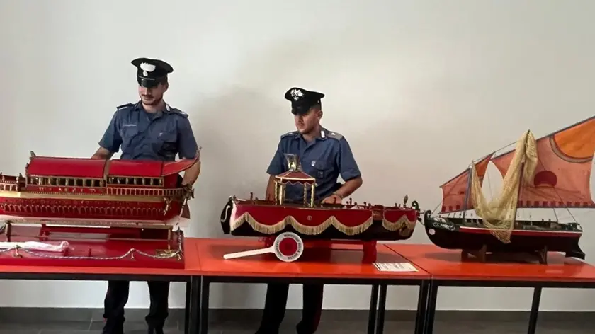 Alcuni dei reperti recuperati dai carabinieri della stazione di Battaglia Terme