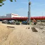 Gli operai al lavoro nell’area sotto il cavalcavia Dalmazia