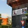 Gli striscioni apparsi nella notte