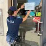 La chiusura del bar da parte della Questura