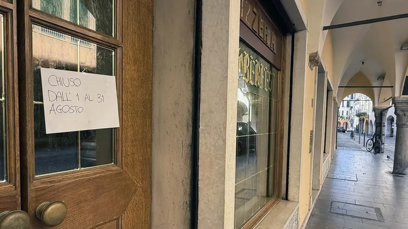 Il pub Oktoberfest in via del Santo ha riaperto e poi chiuso per ferie