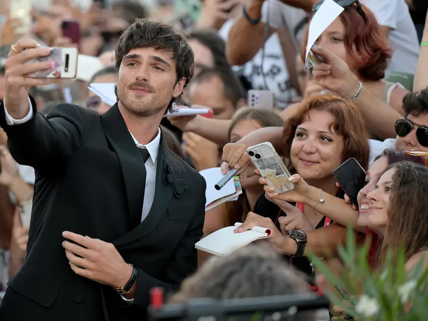Selfie di Jacob Elord due anni fa Venezia