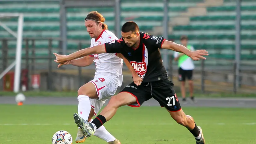 Vicenza batte il Padova 2-0 e passa il turno
