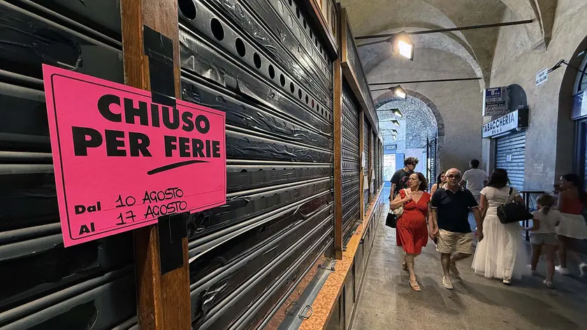 Ferragosto 2025: la città deserta e i locali chiusi per il caldo torrido