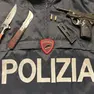 Pistola e coltelli trovati al cinese